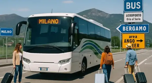 Autobus do Mediolanu czeka na pasażerów przy **bergamo lotnisko**. Ludzie z walizkami kierują się do transportu.